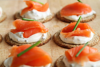 superficiale, fotografia, piatto di cibo, aperitivo, canapè, tartine, formaggio, cracker, cucina, delizioso, cena