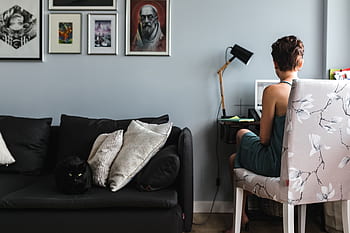 Mujer, interior, diseño de interiores, sofá, muebles, oficina, moderno, silla, espacio de trabajo, lugar de trabajo, lámpara