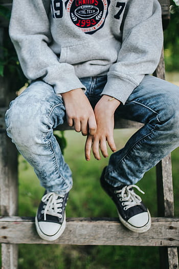 muda, anak laki-laki, taman, di kebun, laki-laki, remaja, di luar ruangan, orang, celana jeans, satu Orang, sepatu