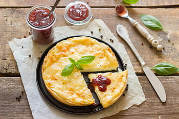 colpo di macro, piatto di frittata, accanto, rosso, diffusione, uovo, torta, crema, tarte, formaggio, basilico