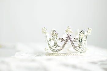 photo en gros plan, couronne argentée, brillant, couronne, cristal, des cristaux, diamants, gemme, cadeau, luire, bijoux