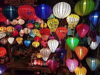 různé balónové lucerny, hội an, Vietnam, noční trh