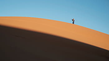 persona, in piedi, sabbia, giorno, deserto, paesaggio, soleggiato, montanaro, montagna, blu, cielo