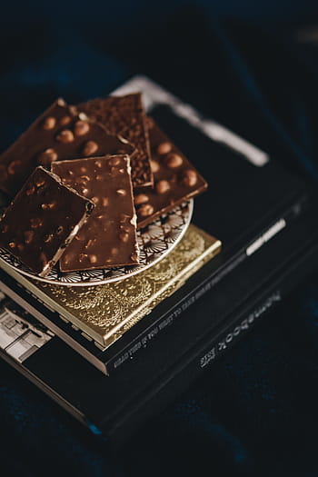 閉じる、 ナッツチョコレートバー、 クローズアップ、 ナッツ、 チョコレートバー、 甘い、 キャンディー、 チョコレート、 ダーク、 デザート、 食べ物