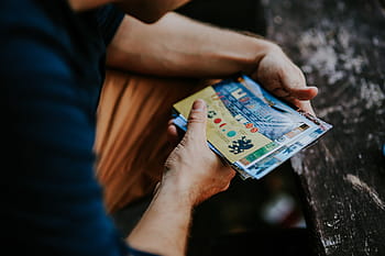 melihat, foto, Orang-orang, kaukasia, fotografi, kenangan, gambar, mata uang, kertas, Tangan manusia, memegang