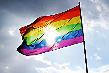 sélectif, photographie de mise au point, drapeau lgbt, drapeau, arc en ciel, Soleil, ciel, fierté, csd, homosexualité, parade