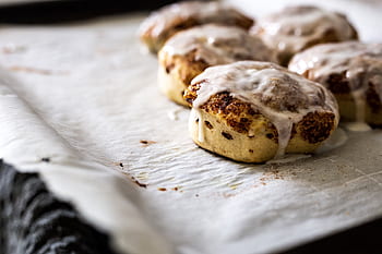 cinnamon, roll, baking, food, kitchen, home, homemade, snack, dessert, sugar icing, close up