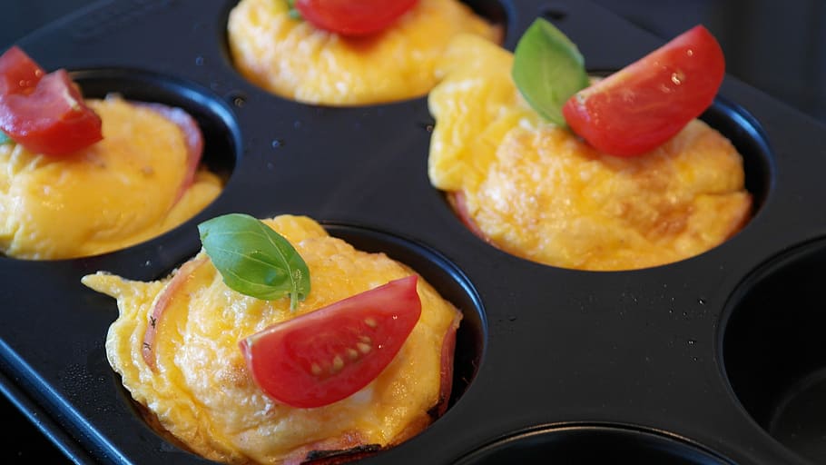 close-up photo, four, bake, cookies, slide tomatoes, top, close-up, slide, tomatoes, on top, egg