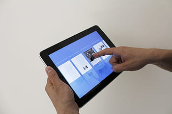 osoba držení tabletu, ios, ipad, aplikace, tableta, jablko, mobilní, pohybliví, technologie, Internet, dotek, rozhraní