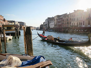 gondola, Venice, Italy, water, docks, buildings, houses, apartments, architecture, couple, family