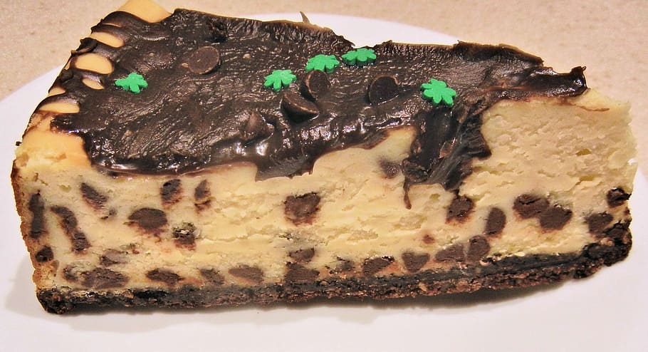 cheese cake, chocolate chips, chocolate topping, dessert, baked sweet, food, cake, gourmet, baked, slice