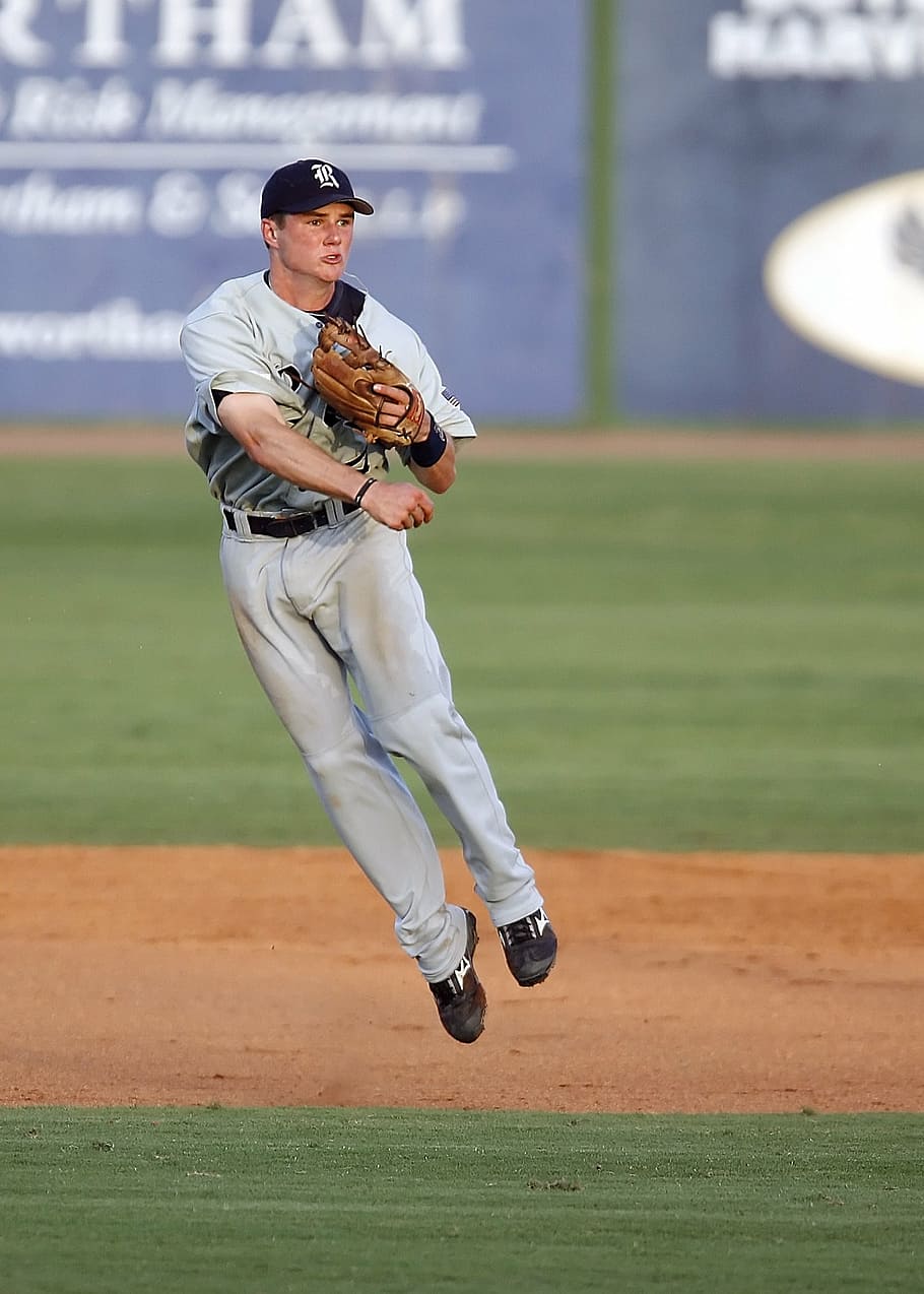 short stop, leaping, throwing, field, play, player, sport, action, athlete, athletic, ballplayer