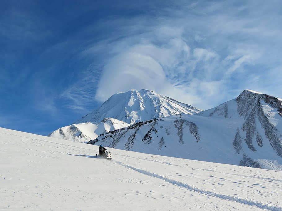 vulcano, inverno, la neve, gatto delle nevi, la scalata verso le montagne, il regno della neve, penisola, Kamchatka, versante, giornata invernale, turismo