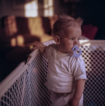 bambino, in piedi, dentro, culla, persone, pacificatore, ragazzo, carina, in casa, solo i bambini, infanzia
