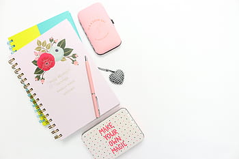 flatlay, ženský, lavice, notebooky, krabice, šperky, pero, žlutá, růžový, tyrkysový, srdce