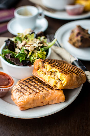 vancouver snídaně burrito, vancouver, snídaně burrito, burrito, zblízka, jíst ven, ruce, pnw, jídlo, grilovaný, deska