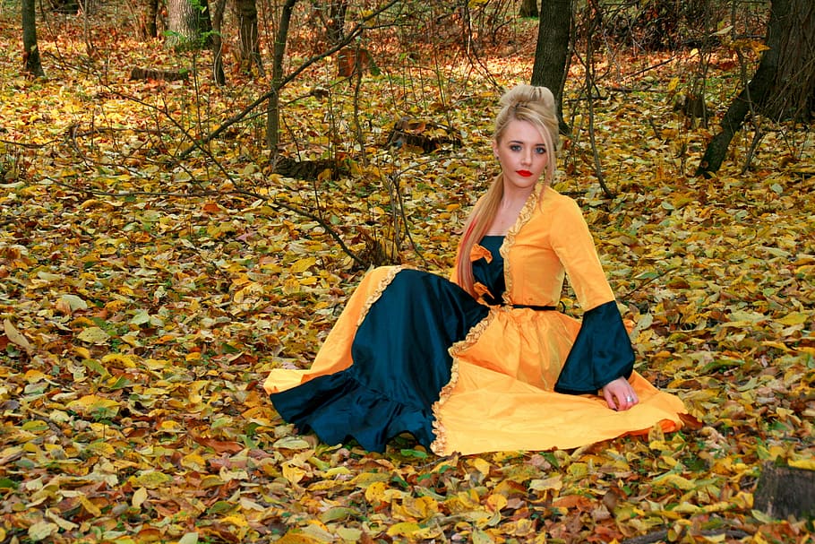 žena, žlutá, svázané šaty, sedící, tráva, dívka, princezna, šaty, podzim, listy, les