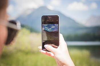 tomando, niña, foto, montañas, altos tatras, iphone, móvil, fotografía, teléfono móvil, al aire libre, teléfono inteligente