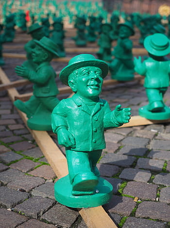 little green man, run, go, friendly, green men, art, artwork, a symbol of unity, unit symbol, frankfurter römerberg, frankfurt