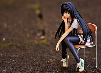 nero, figurina di donna dai capelli, seduta, sedia, miniatura, ragazza, triste, sedersi, riflessivo, anime, vista