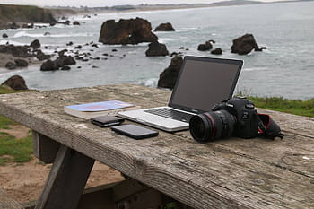 macbook、 pro、 off-off screen、 dslr camera、 table、 coding、 web、 programming、 computer、 code、 business