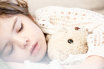 dívka, spací, vedle, Šedá, teddy, medvěd, dítě, podřimuje, málo, roztomilý, lůžko