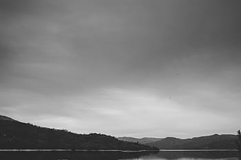 fotografie ve stupních šedi, horské scenérie, ve stupních šedi, fotografie, velký, tělo, voda, krajina, hory, kopců, jezero