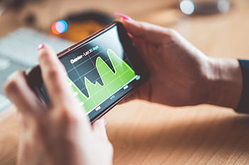 muda, wanita, lalu lintas situs / grafik pendapatan, lalu lintas / penghasilan, Analisis, Lalu Lintas Situs Web, Penghasilan, Bagan, iPhone, aplikasi, bisnis