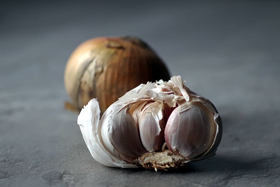 garlic, onion, health, antibiotic, get sick, cure, eating, nature, spice, taste, tears