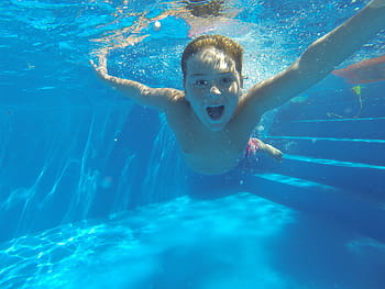 水中、 写真、 少年、 身に着けている、 赤、 ショートパンツ、 夏、 水泳、 プール、 tadeo、 水