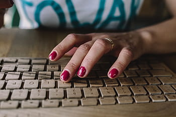 perempuan, tangan mengetik teks, nirkabel, kayu, keyboard, Closeup, tangan, mengetik, teks, wanita, ruang kerja