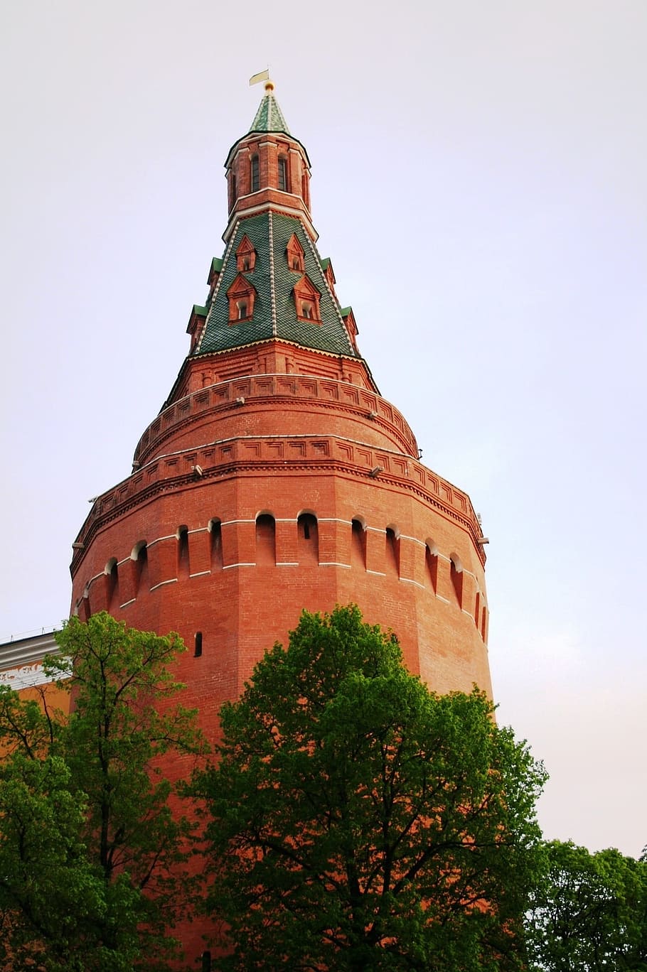 věž, arzenál, vysoký, válcový, Červené, tváří, roh, zdi Kremlu, stromy, historický, strom