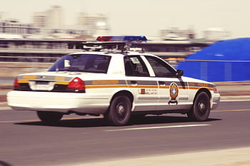 brod, koruna, victoria, policie, auto, silnice, kolejnice, policejní auto, policajti, řízení, Rychlost