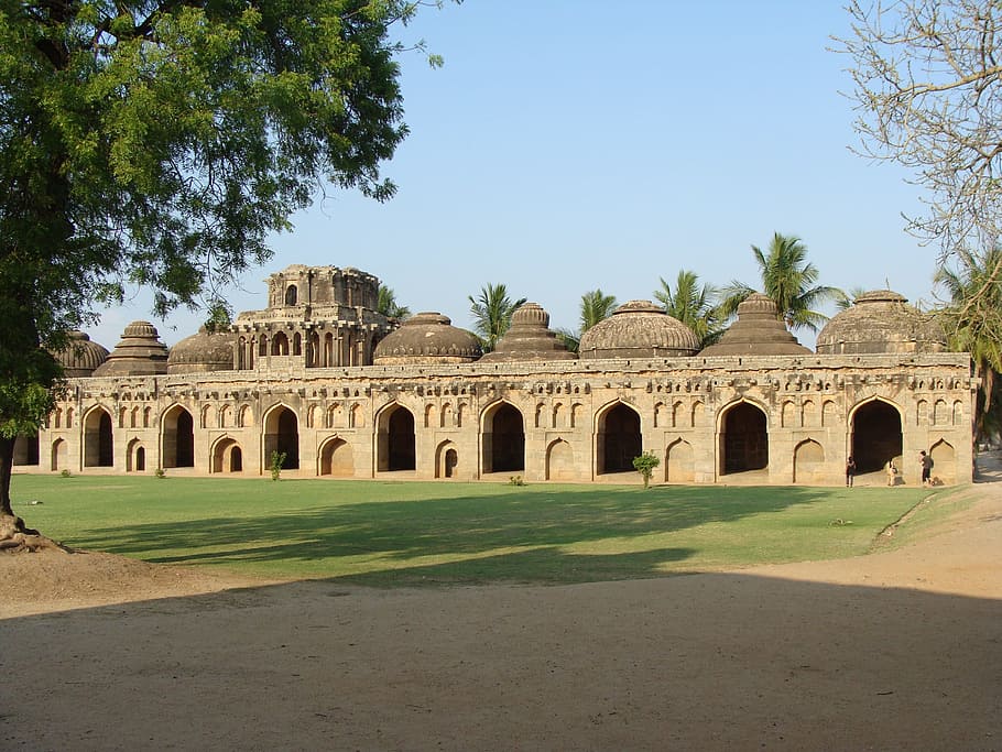 hnědý, beton, chrám, během dne, hampi, slon, stáje, unesco, sloní stáje, stránky unesco, světové dědictví