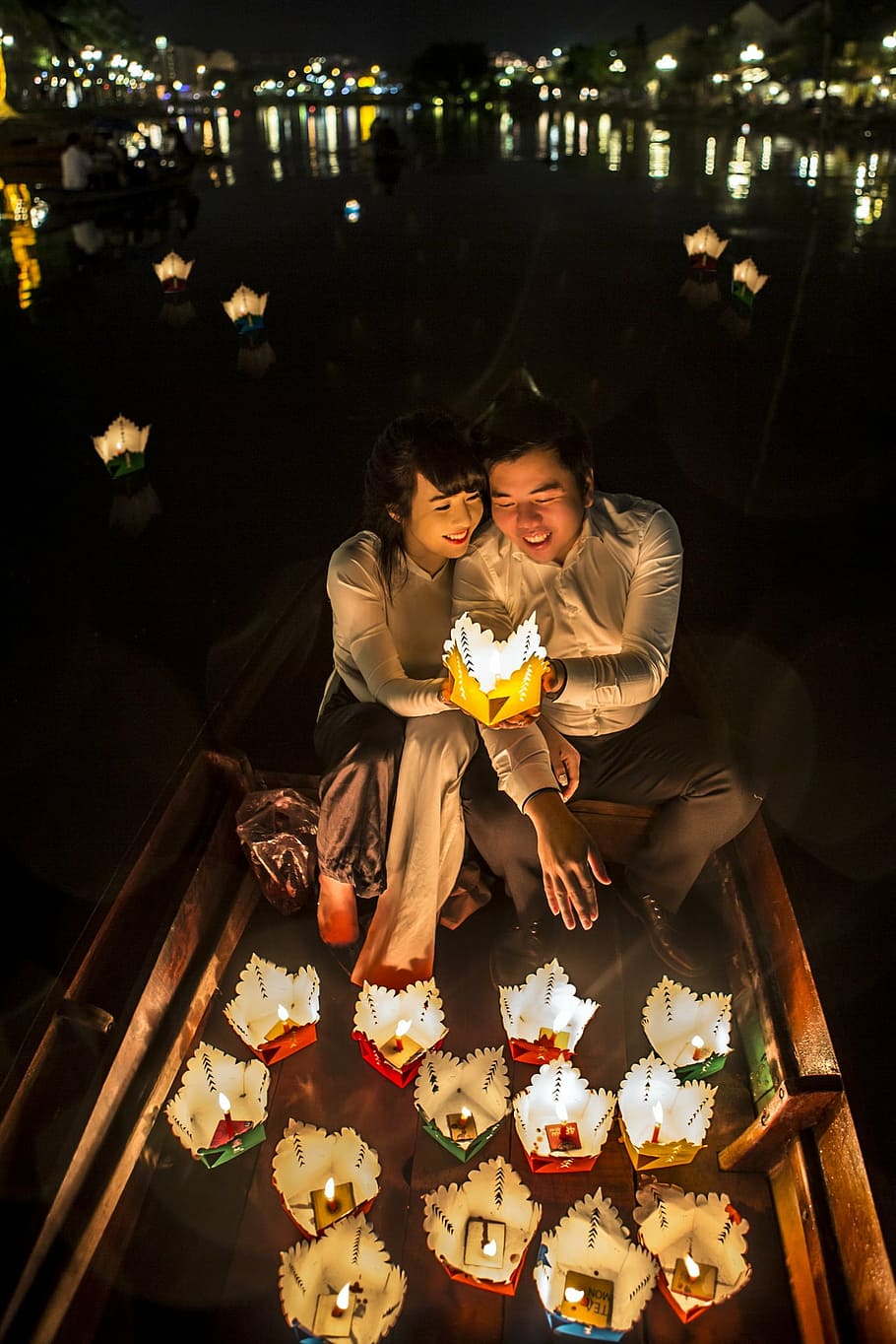 hoian, ancient, town, unesco, heritage, culture, wedding, couple, boat, candle