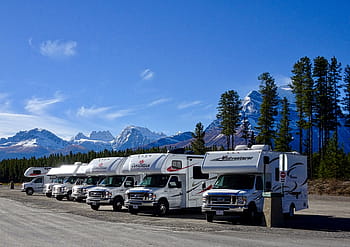 několik, rekreační, vozy seřazené, šedá, silnice, obytné auto, kempování, cestovat, kemp, rving, cestování