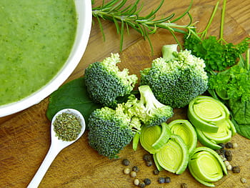 green, broccoli, brown, wooden, table, soup, vegetables, leek, pepper, grains, food