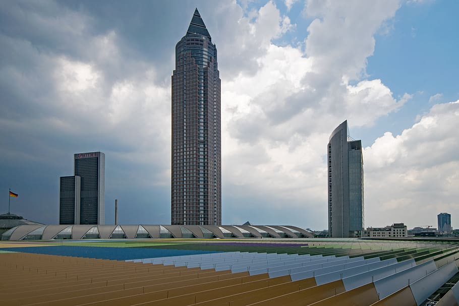 šedá, mrakodrapy, během dne, panorama náměstí, frankfurt, hesse, Německo, mrakodrap, messeturm, mezník, pero