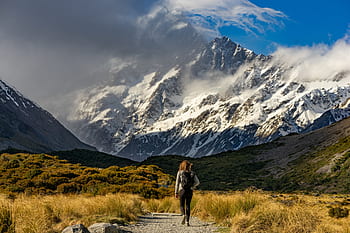 turista, hory, krajina, sníh, scénický, Krásná, nebe, mraky, tráva, skály, dívka