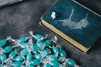 azul, doce, livro, flor, flores, livro aberto, livros, doces azuis, jóias, pedras preciosas, ninguém