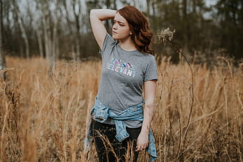 žena, stojící, střední, pole, lidé, ženský, dívka, móda, oblečení, Modelka, tráva