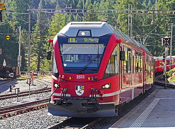 czerwony, szary, pociąg, kolej bernina, Pontresina, stacja kolejowa, przejście, pociąg regionalny, wagony kolejowe, abe 8-12, turystyka