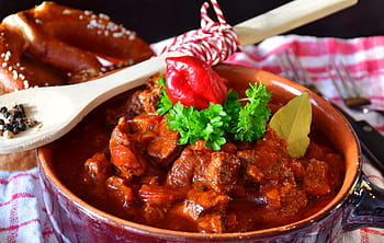 rosso, ceramica, casseruola, pieno, carne viand, gulasch, Manzo, goulash di manzo, specialità, manzo della Germania meridionale, portata principale