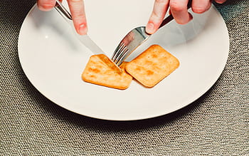 crackers, snack, food, fork, knife, plate, cutting
