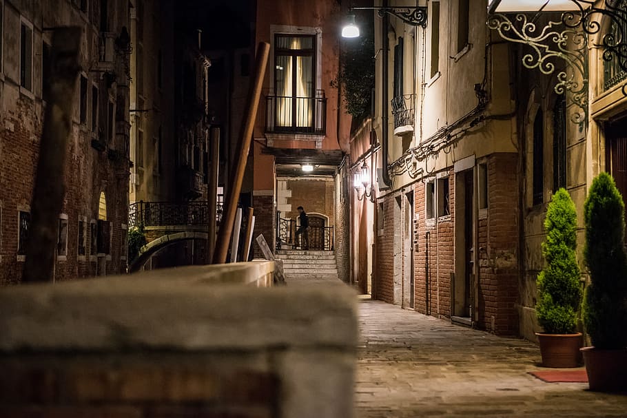 fotografie, osoba, schody, konec, alej, Itálie, Benátky, kanál, v noci, noc, postranní ulice