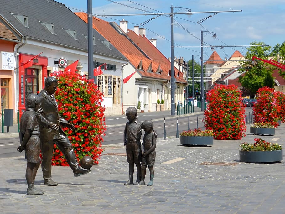 gold team, inside left, bronze memorial, footballer, summer, promenade, ferenc puskás, gun sculpture, puskás, puskás map, major racing