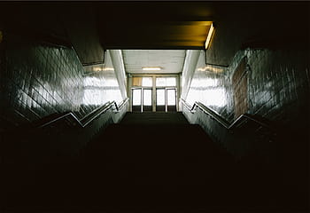 nepojmenovaná, architektonický, fotografování, schodiště, během dne, schody, kroky, stěny, dlaždice, zábradlí, sloupek