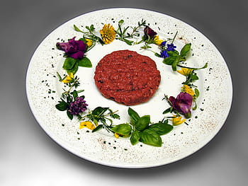 starter, tatar, beef, minced meat, meat, flowers, flower petals, minced ' meat, basil, decoration, pepper