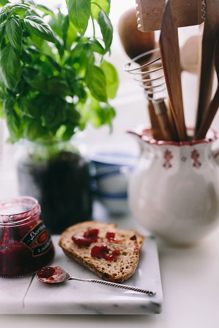 ontbijt, voedsel, ochtend-, voedsel bereiden, jam, ontbijtgranen, granen, brood, voorbereidingen treffen
