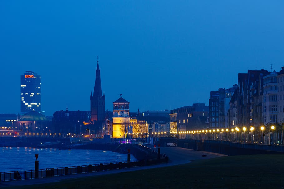 hradní náměstí, düsseldorf, historické centrum, rhine, apollo prostor, staré město düsseldorfu, řeka rine, břeh řeky v düsseldorfu